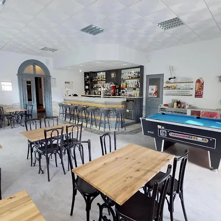 Restaurant Laissac Speiser فندق