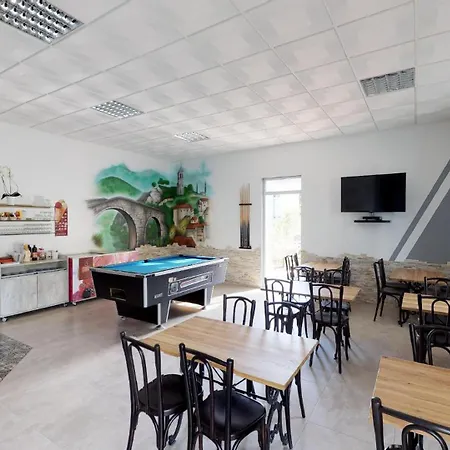 Restaurant Laissac Speiser فندق *
